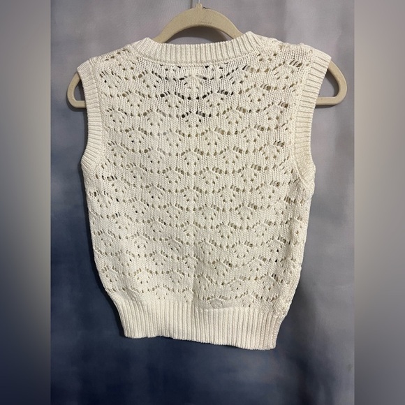 Adorable crochet vest by Cotton Emporium, cream colored, crochet flowers NWT XS - Picture 2 of 8